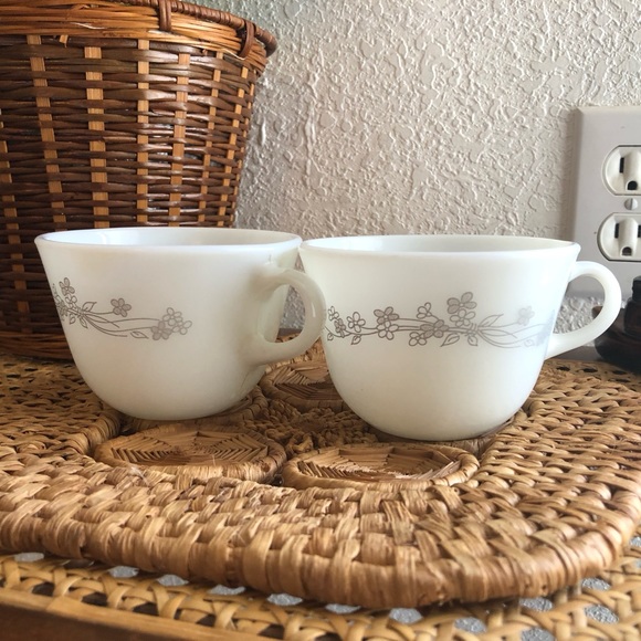 Pyrex Ribbon Bouquet Coffee Mugs/Cups Set of 2 Gray and White Flowers - Picture 5 of 8